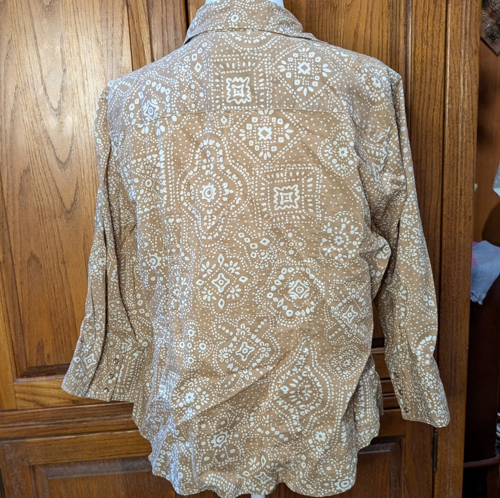 Columbia PL paisley tan/white pearl snap collared button down top - Picture 3 of 6